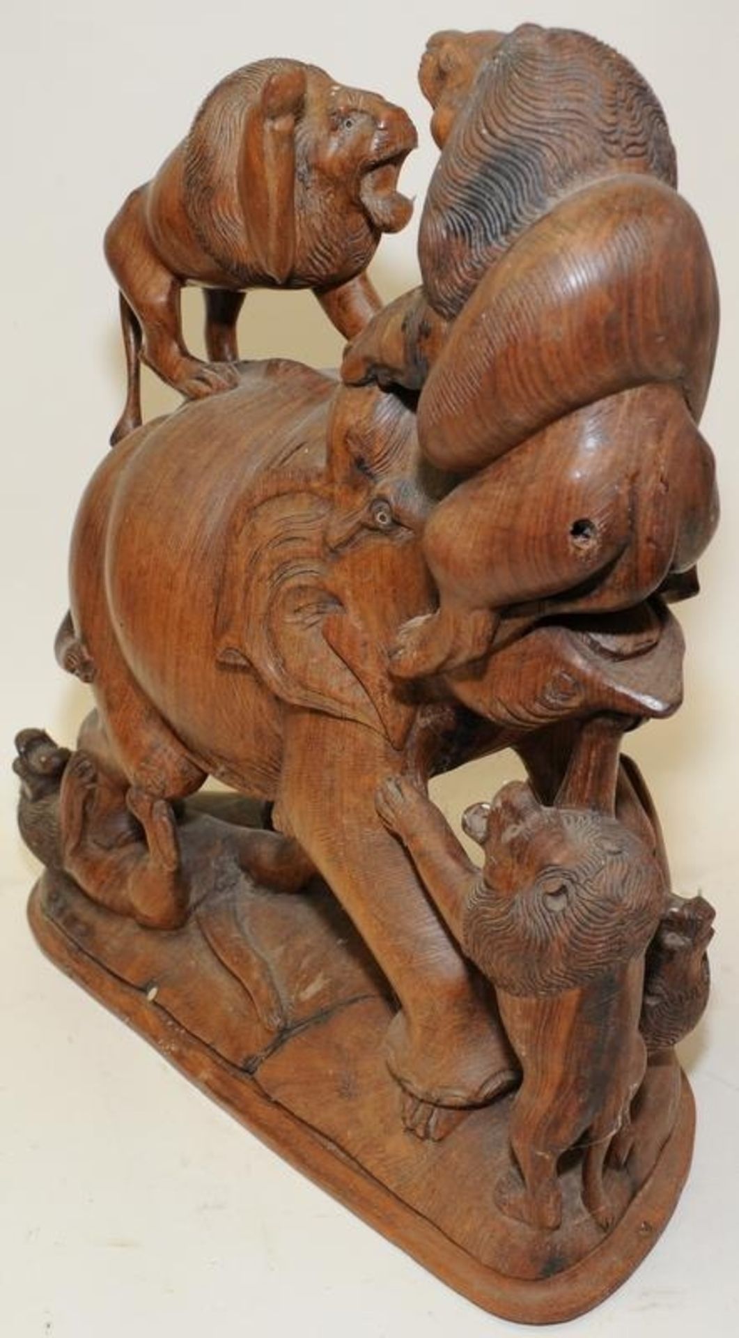 Very large wood carving depicting a bull elephant being attacked by five lions. 49cms tall - Image 2 of 3