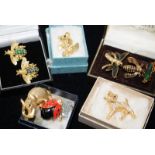 Small collection of quality costume jewellery, mostly brooches featuring insects and other animals