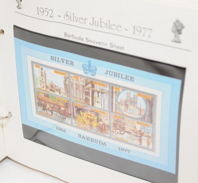 Commemorative album: The Silver Jubilee Stamps of Queen Elizabeth II. Extensive Commonwealth - Image 5 of 9