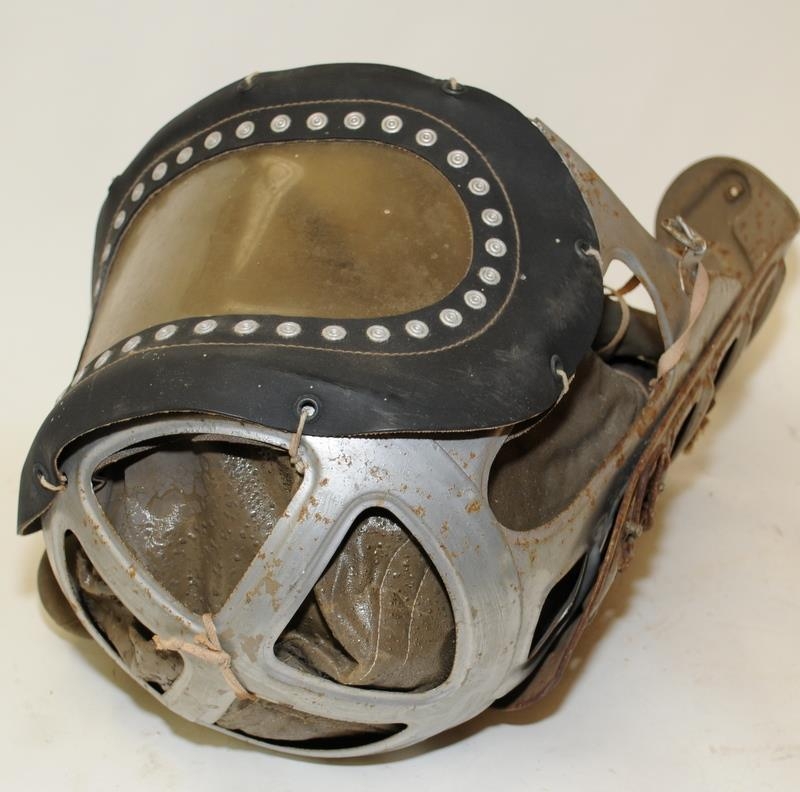 WWII baby's gas mask with 1939 date stamp - Image 5 of 6
