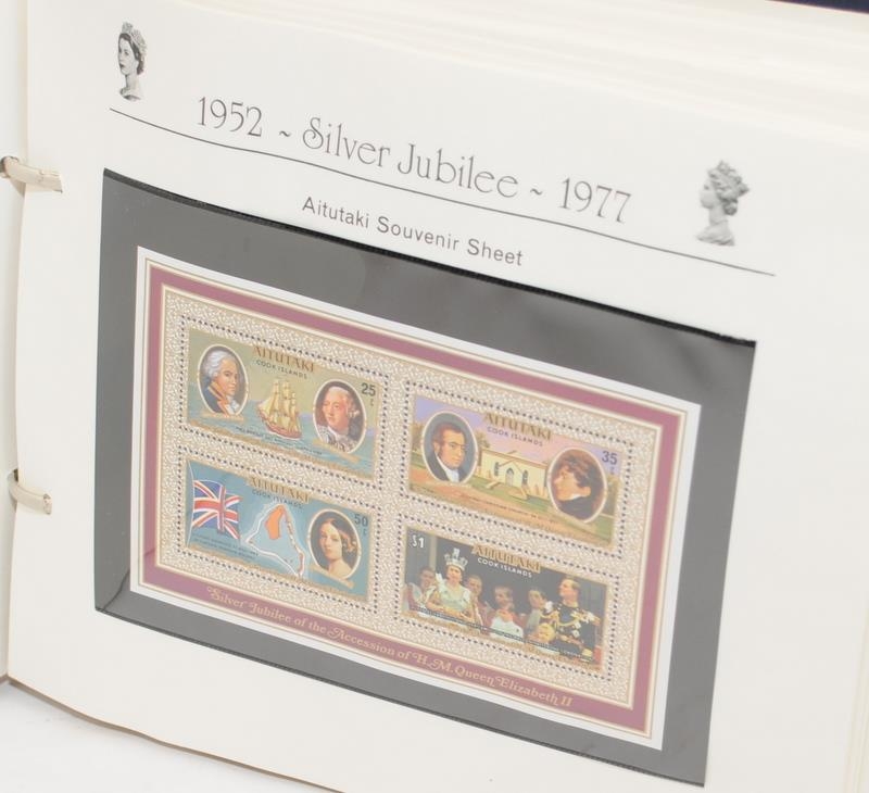 Commemorative album: The Silver Jubilee Stamps of Queen Elizabeth II. Extensive Commonwealth - Image 3 of 9