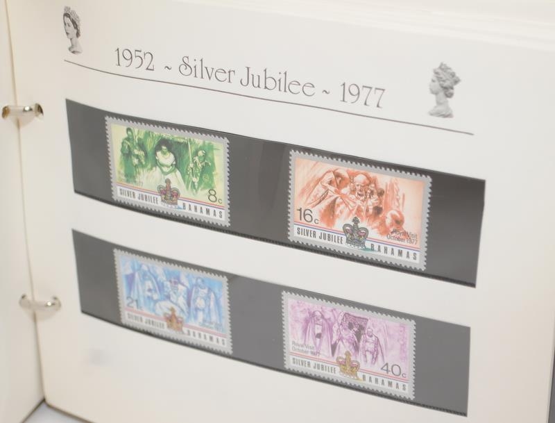 Commemorative album: The Silver Jubilee Stamps of Queen Elizabeth II. Extensive Commonwealth - Image 4 of 9