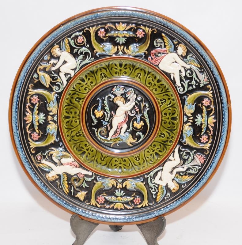 A majolica style plate with cherubs, 37cm diameter.
