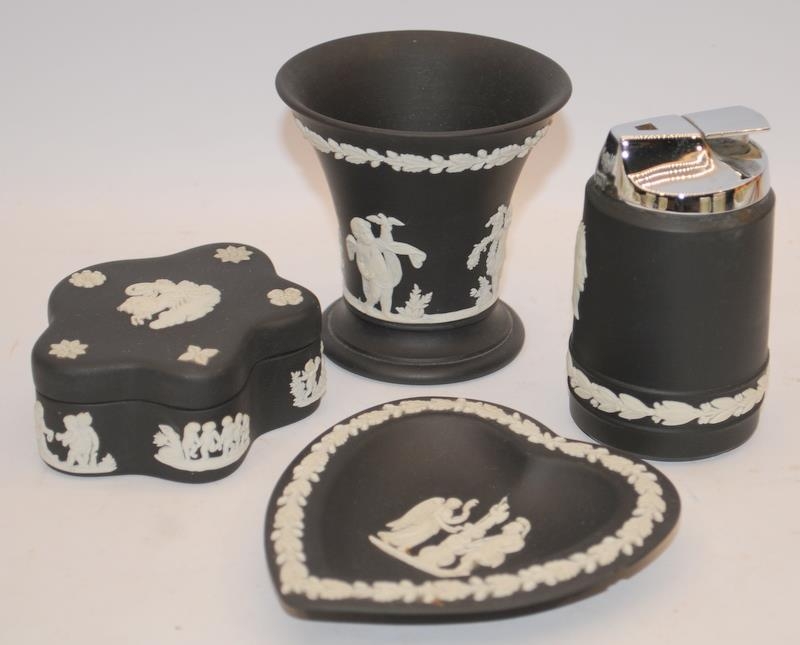 Quantity of Wedgwood to include a tea service for 6 in the Gold Colombia Sage pattern and sone items - Image 5 of 5