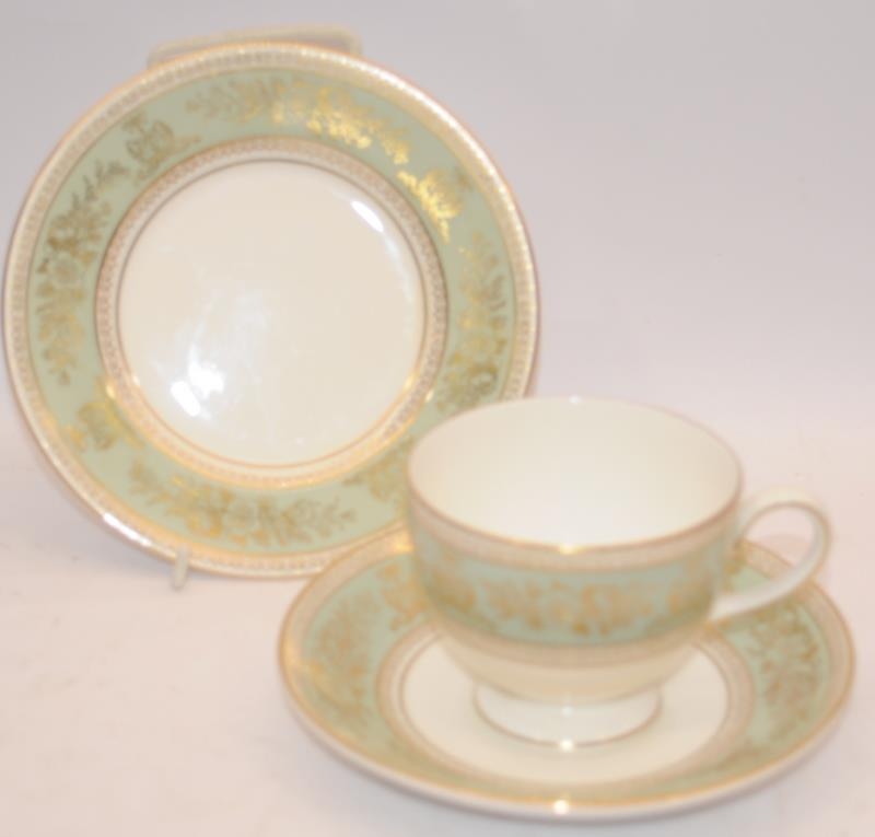 Quantity of Wedgwood to include a tea service for 6 in the Gold Colombia Sage pattern and sone items - Image 3 of 5