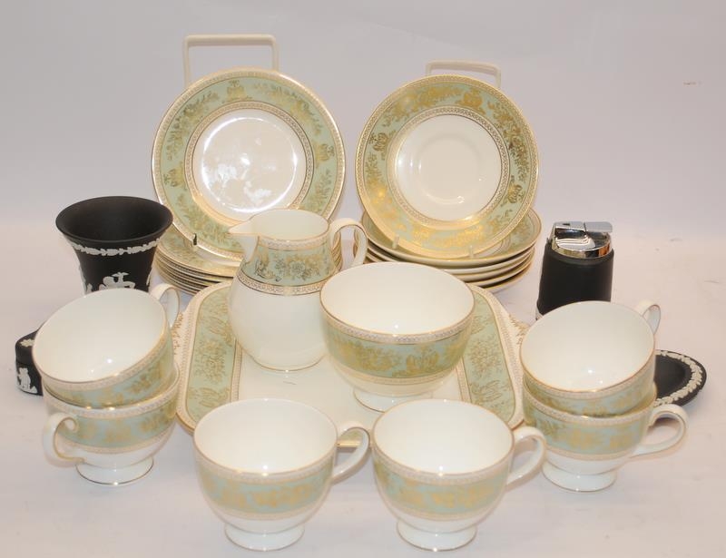 Quantity of Wedgwood to include a tea service for 6 in the Gold Colombia Sage pattern and sone items
