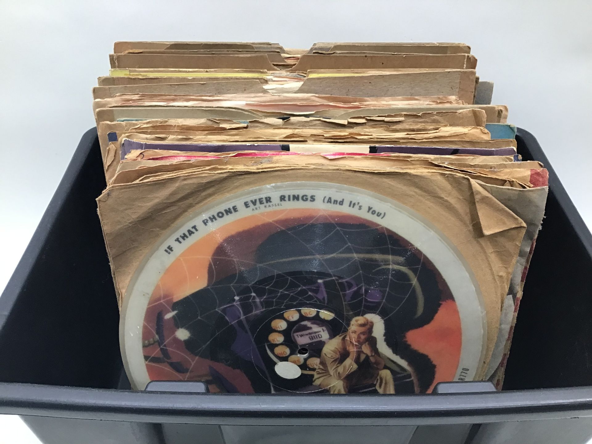 BOX OF VARIOUS POP 78rpm RECORDS. Here we have shellac records to include artists - Frank