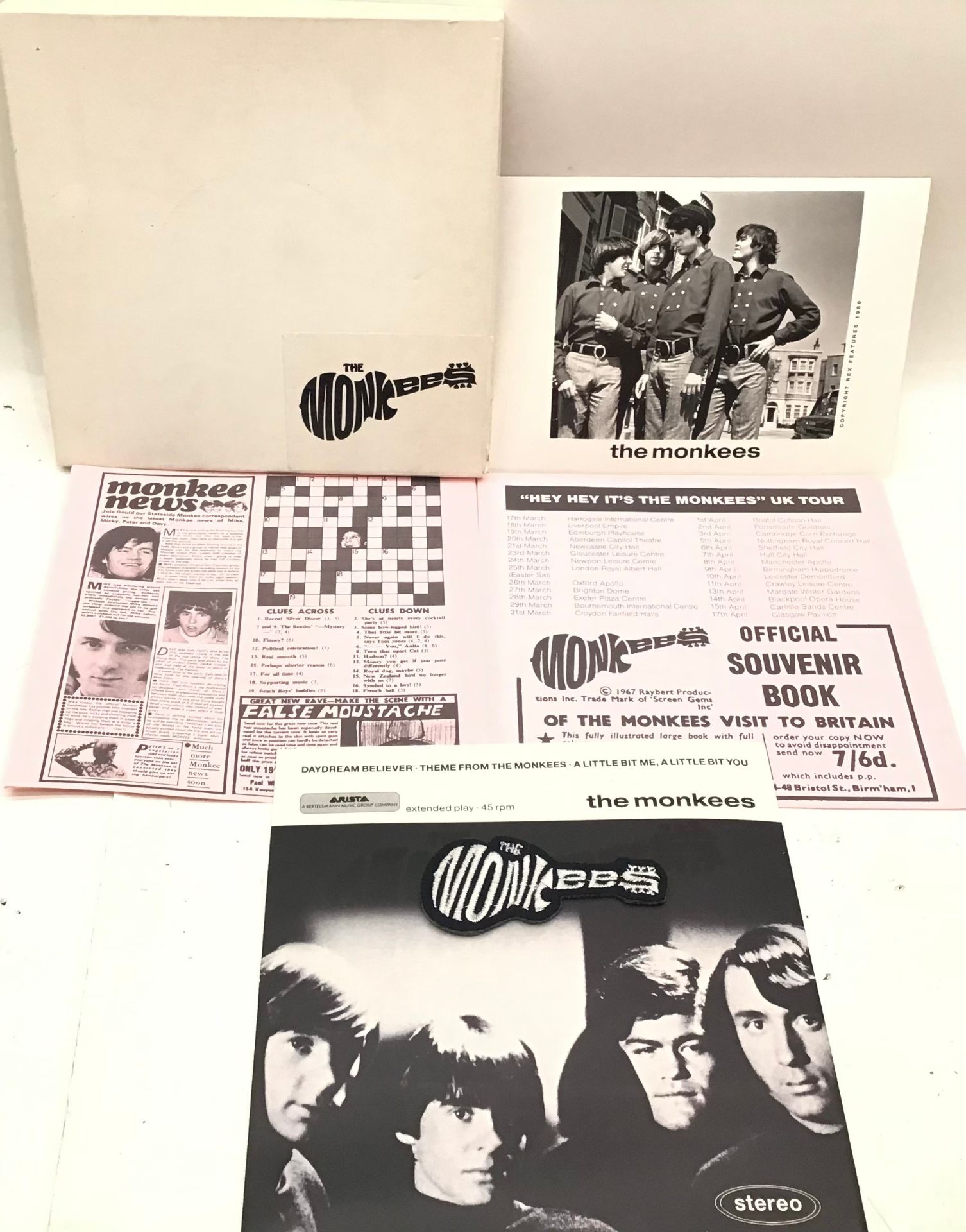 THE MONKEES 7” PROMO BOX SET. Daydream Believer - 1989 UK 3-track 7'' vinyl box set, featuring