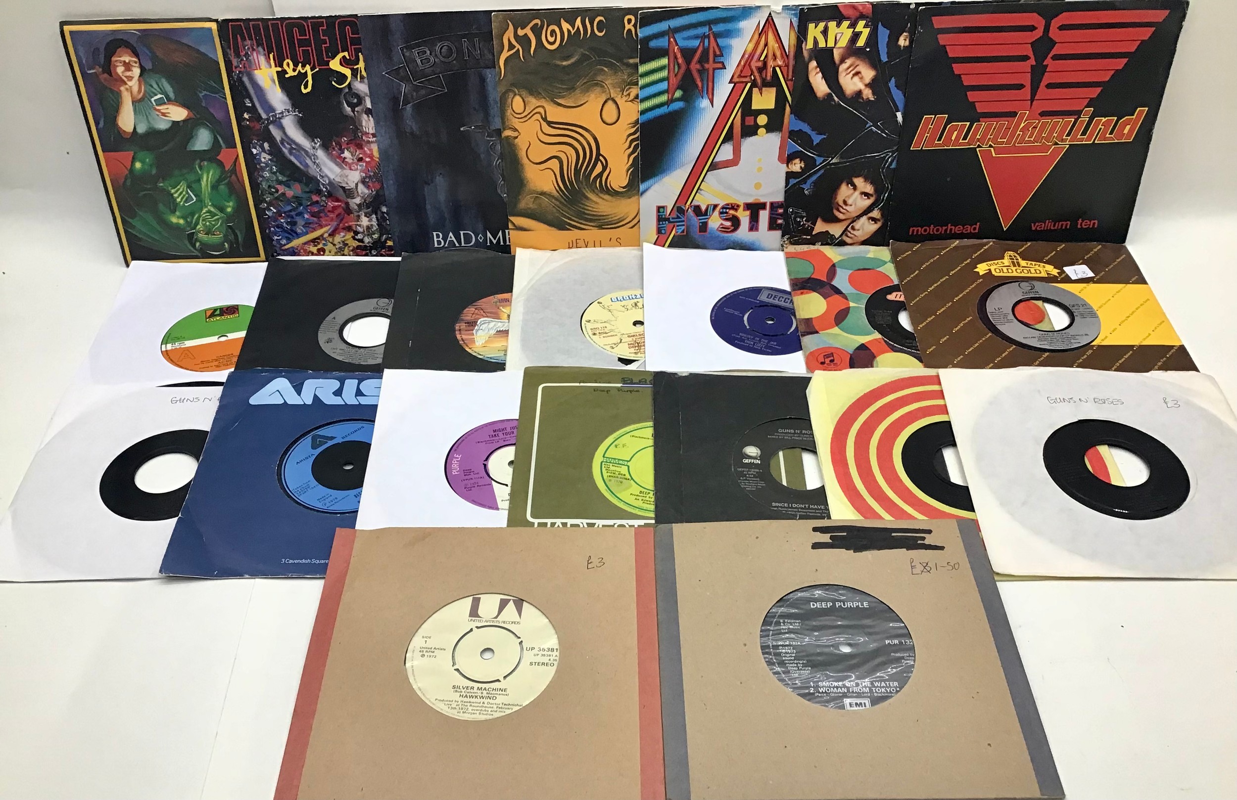 44 ROCK RELATED VINYL SINGLE RECORDS. A nice selection including - Guns N’ Roses - Thin Lizzy - - Image 3 of 3