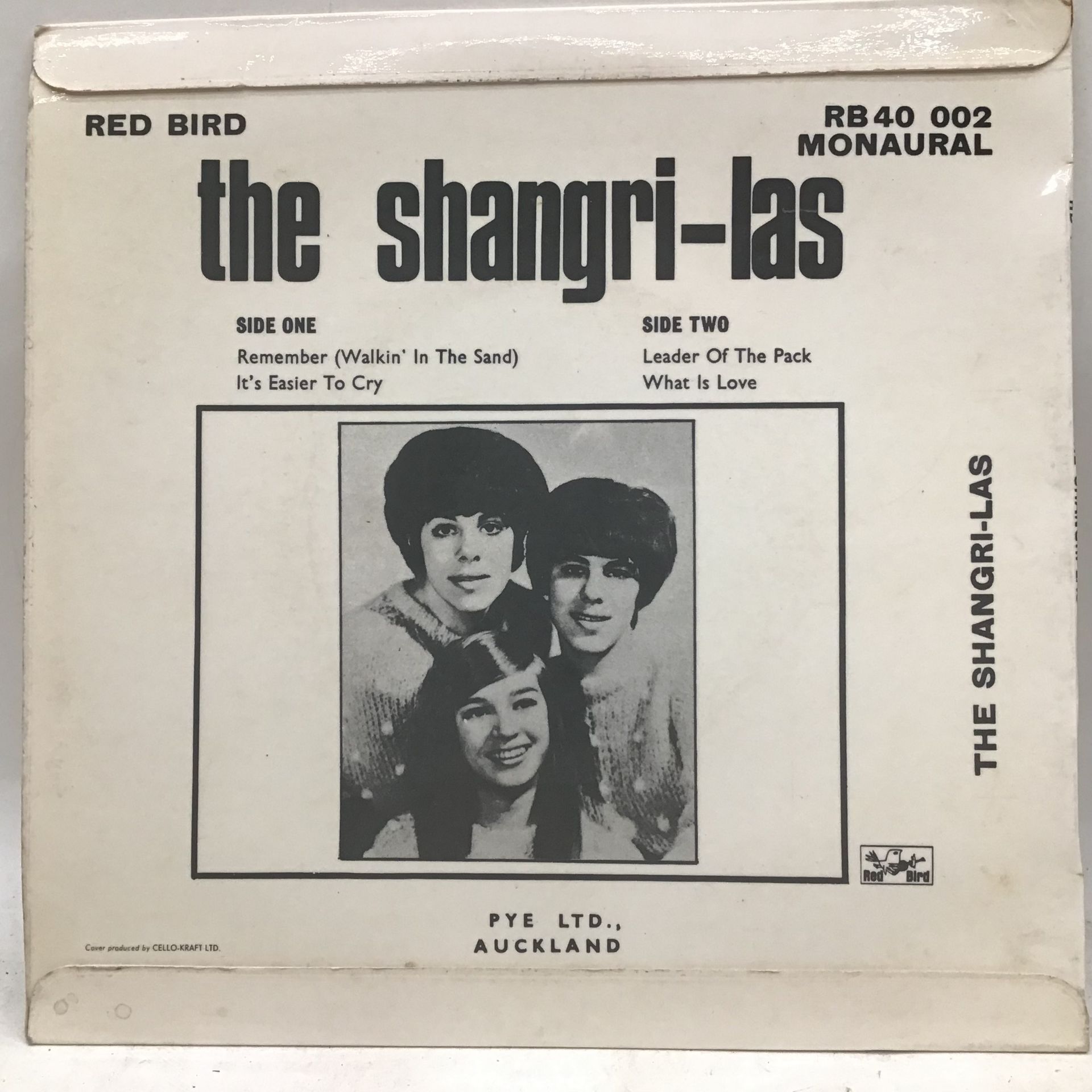 THE SHANGRI-LAS EP VINYL 45 RECORD. On the Auckland Pye Red Bird label and in VG+ condition. - Image 2 of 2