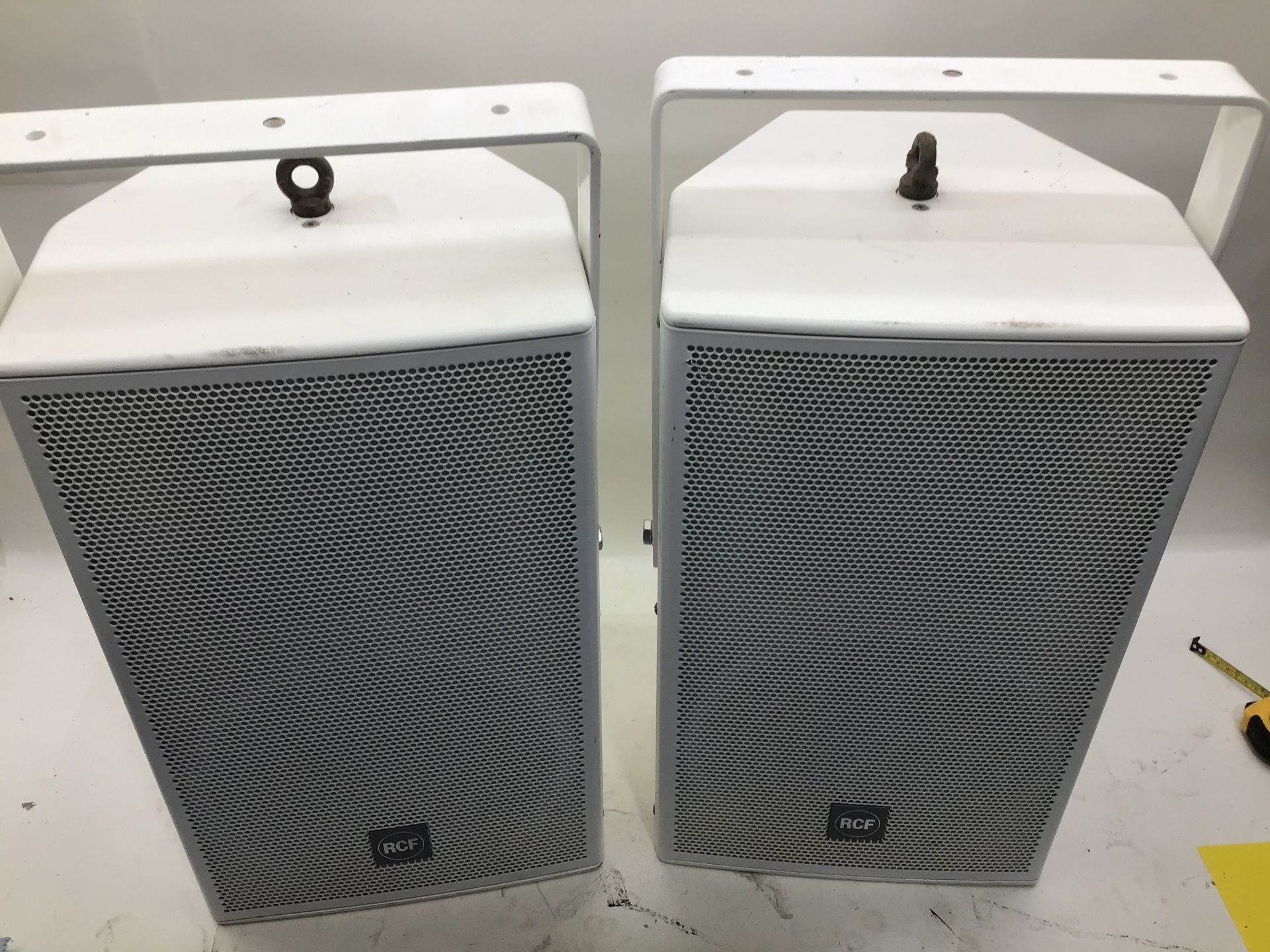 RCF COMPACT SERIES SPEAKERS. Here we have a pair of Acustica C3110 speakers with hanging brackets. - Image 2 of 4