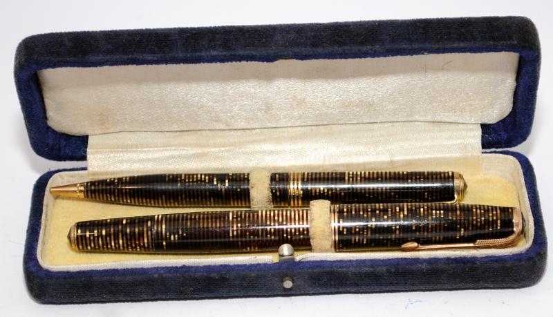 1930's Parker twin tassie set in double jewel gold, includes propelling pencil and P Vacumatic