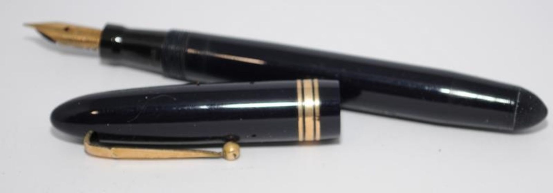 Collection of vintage fountain pens to include a Swan 42/60 leverless in black c/w Swan No.2 14ct - Image 7 of 10