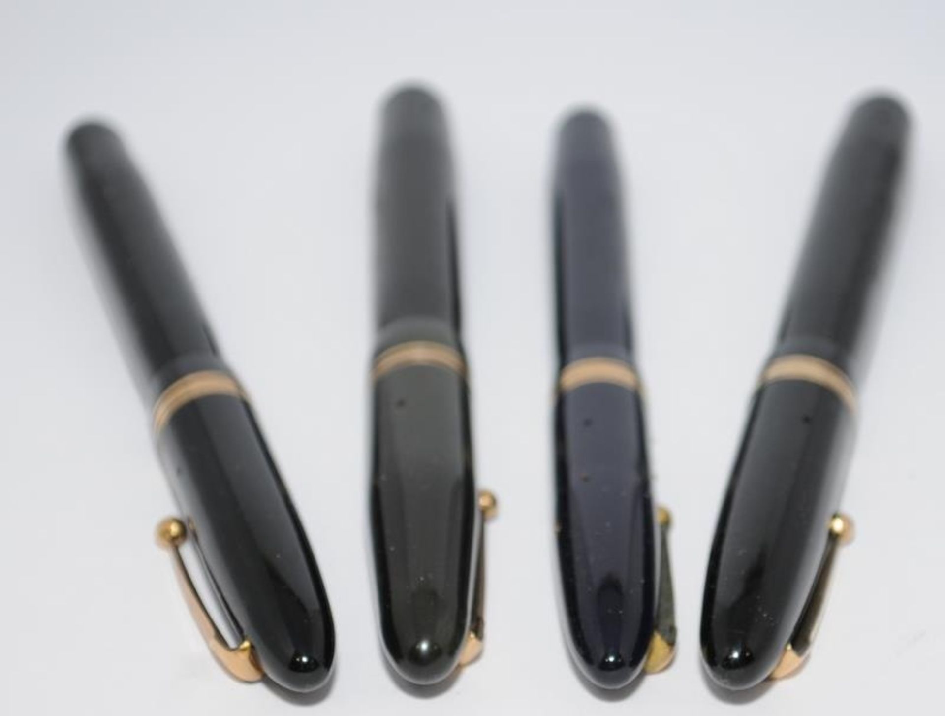 Collection of vintage fountain pens to include a Swan 42/60 leverless in black c/w Swan No.2 14ct - Image 2 of 10