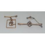 2 x 9ct gold tie pins/brooches 1 a letter E