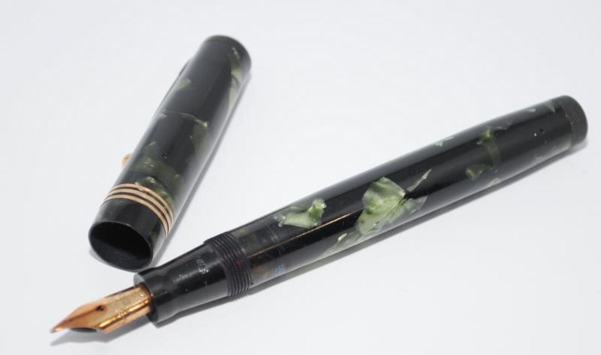 Swan L4 black and green pearl marble fountain pen c/w Swan Eternal No.4 14ct nib. Ref.NA339 - Image 2 of 5