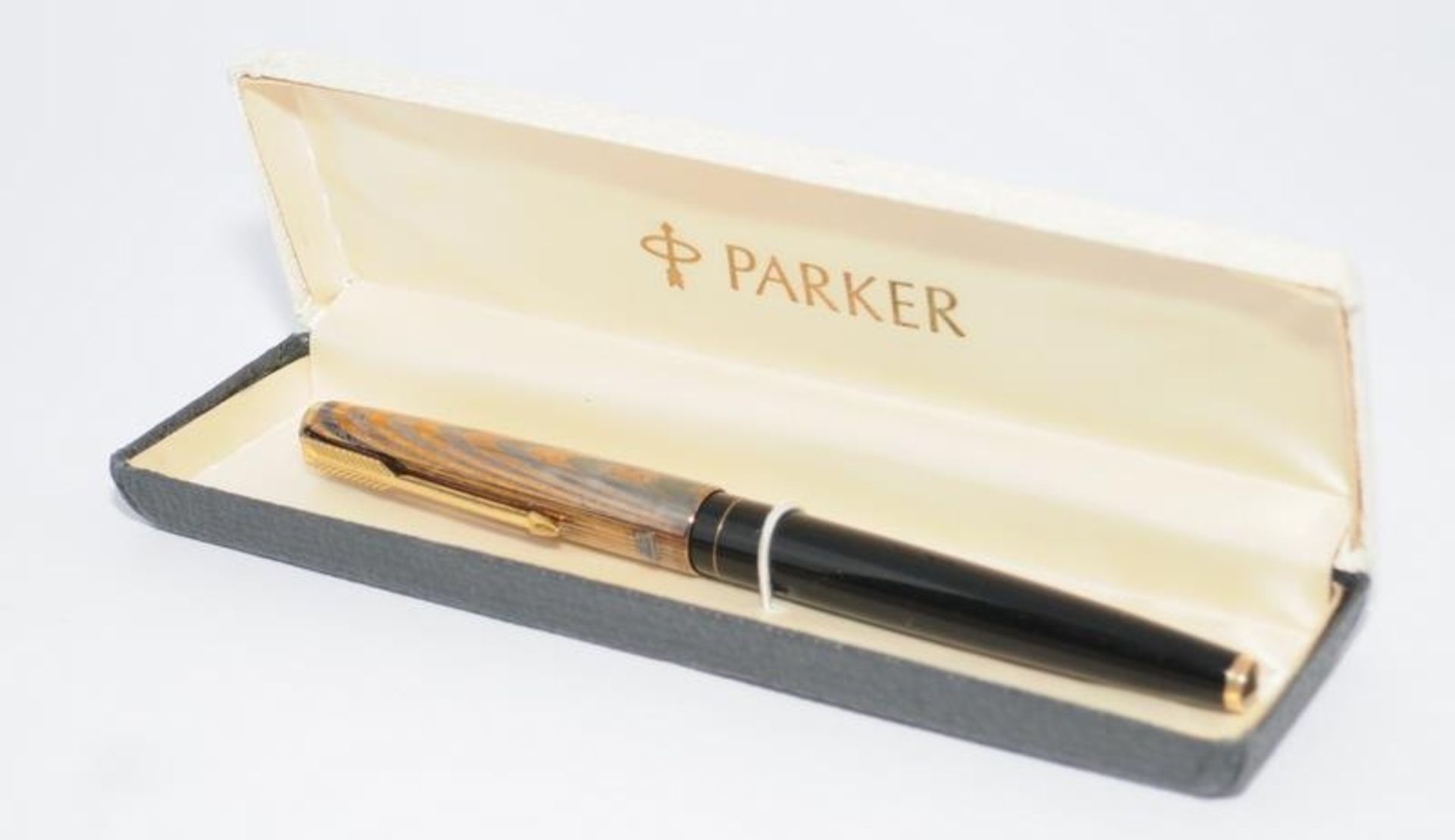 Pair of vintage boxed Parker pens to include a P61 black with rainbow cap and a Parker 61 black De - Image 4 of 5