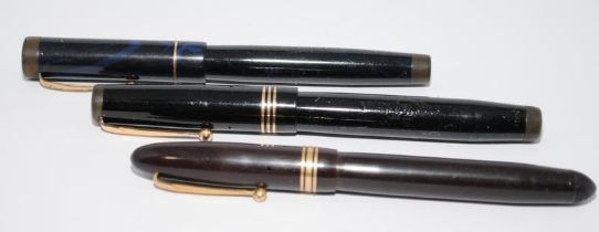 Collection of fountain pens to include a Swan leverless 4250 in dark burgundy c/w Swan No.2 14ct