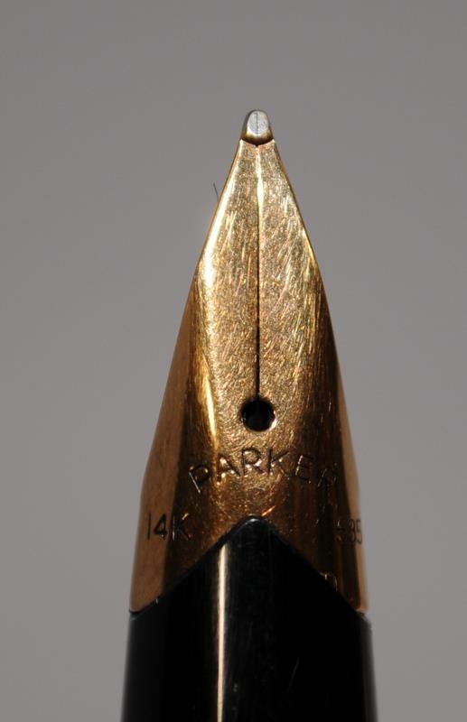 Two Parker 65 Insignia Consort fountain pens in rolled gold. Both in excellent condition. Ref. - Image 5 of 6