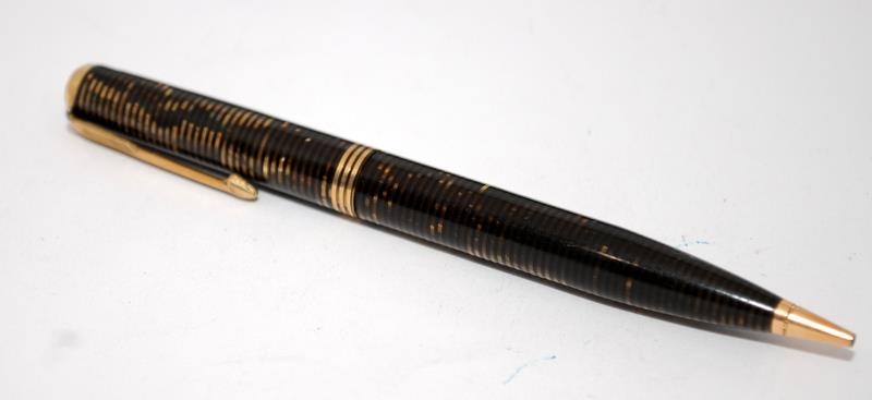 1930's Parker twin tassie set in double jewel gold, includes propelling pencil and P Vacumatic - Image 3 of 6