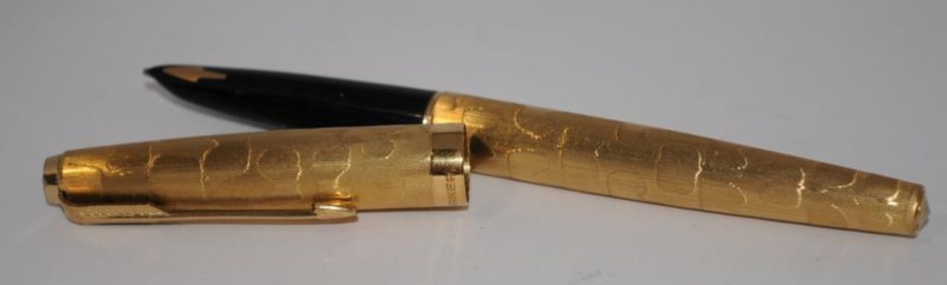 Parker 61 'Stratus' fountain pen from the special Cloud series, in rolled gold with left oblique - Image 2 of 4