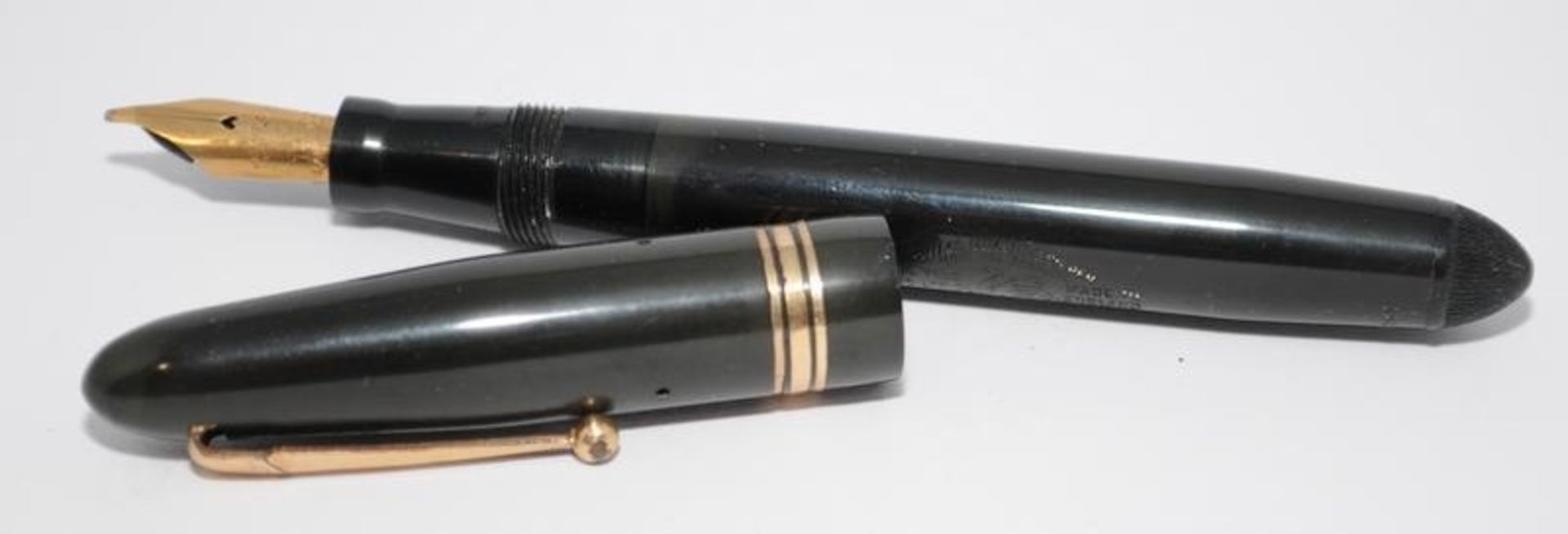 Collection of vintage fountain pens to include a Swan 42/60 leverless in black c/w Swan No.2 14ct - Image 5 of 10