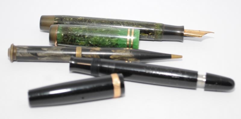 A good collection of fountain pens and propelling pencils, all at various states of restoration. - Image 5 of 11