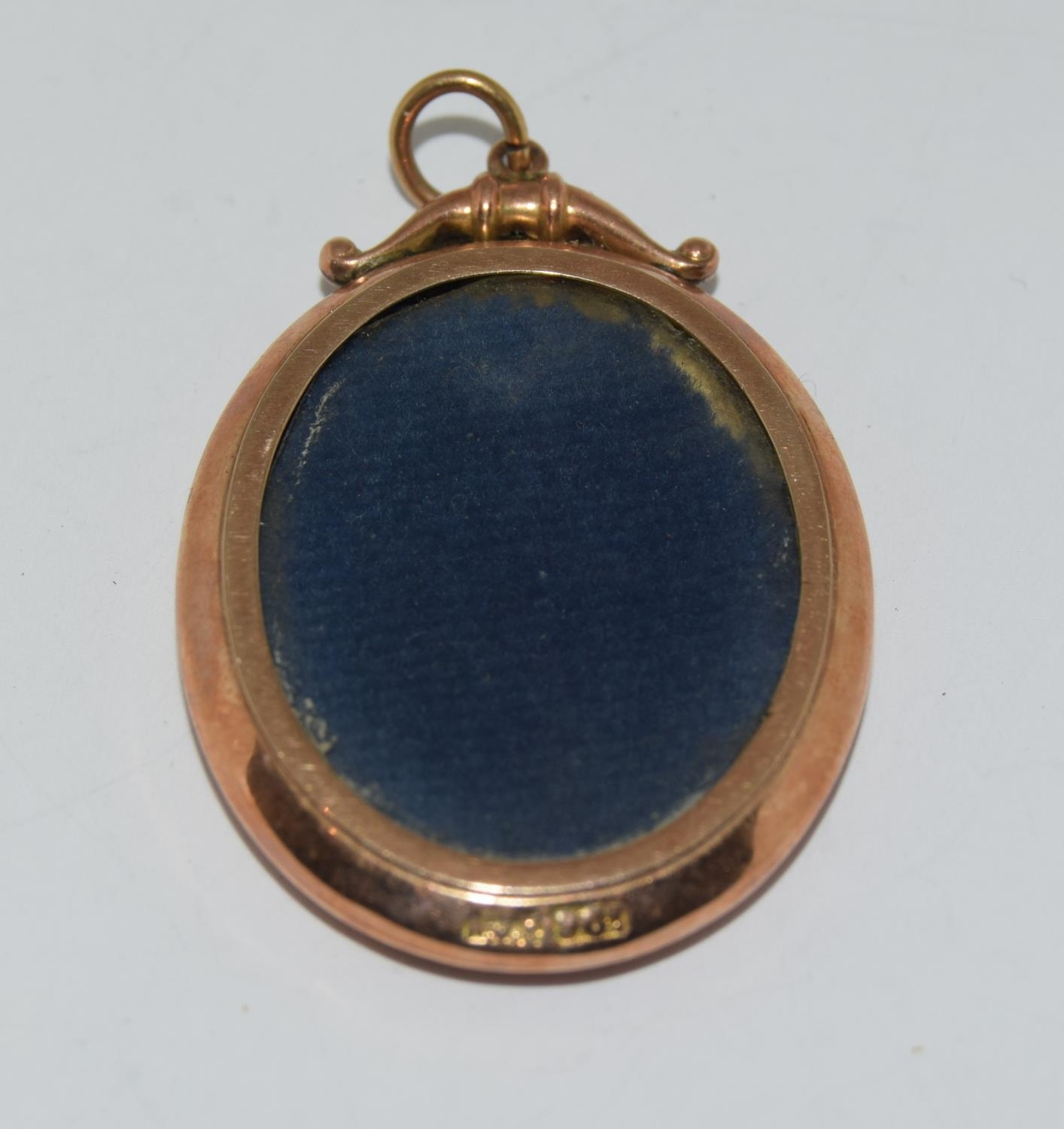 9ct gold pendant miniature of a country gentleman - Image 2 of 4