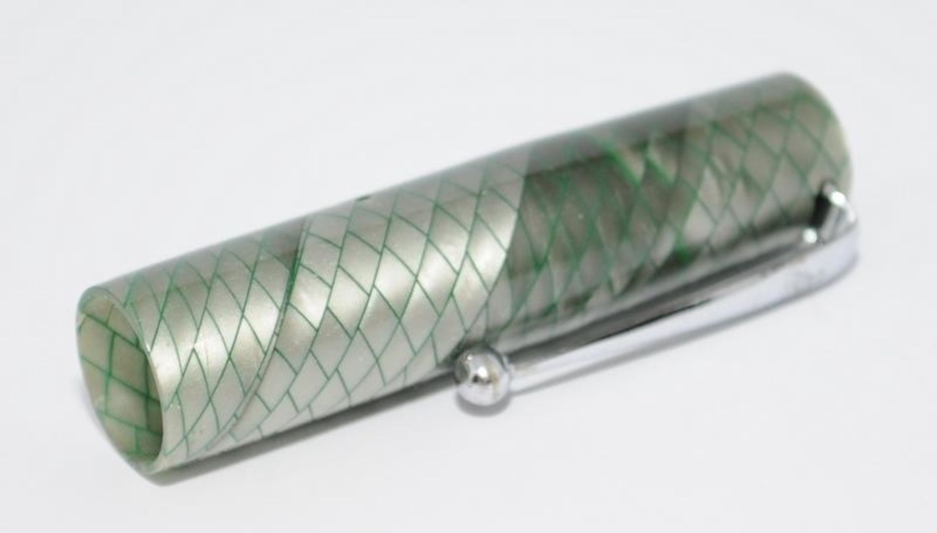 Swan silver/green snakeskin fountain pen. Chrome lever fill c/w Swan No.2 14ct nib. Ref.CRK303 - Image 4 of 5