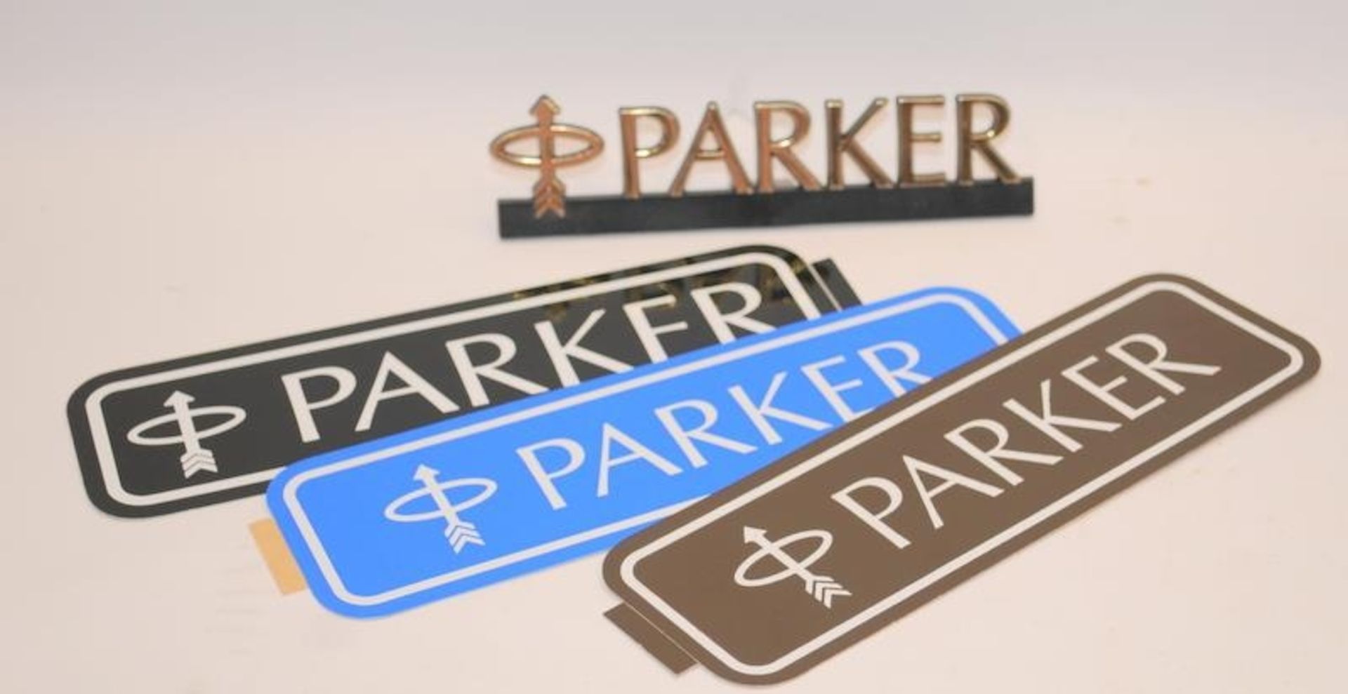 Vintage advertising ephemera to include unused Parker dealer signs, a freestanding Parker desk sign, - Image 4 of 4