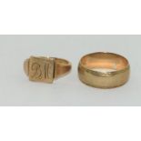 Gents 9ct gold signet ring together 9ct gold wedding band 10g