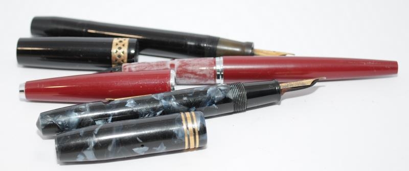 A good collection of fountain pens and propelling pencils, all at various states of restoration. - Image 9 of 11