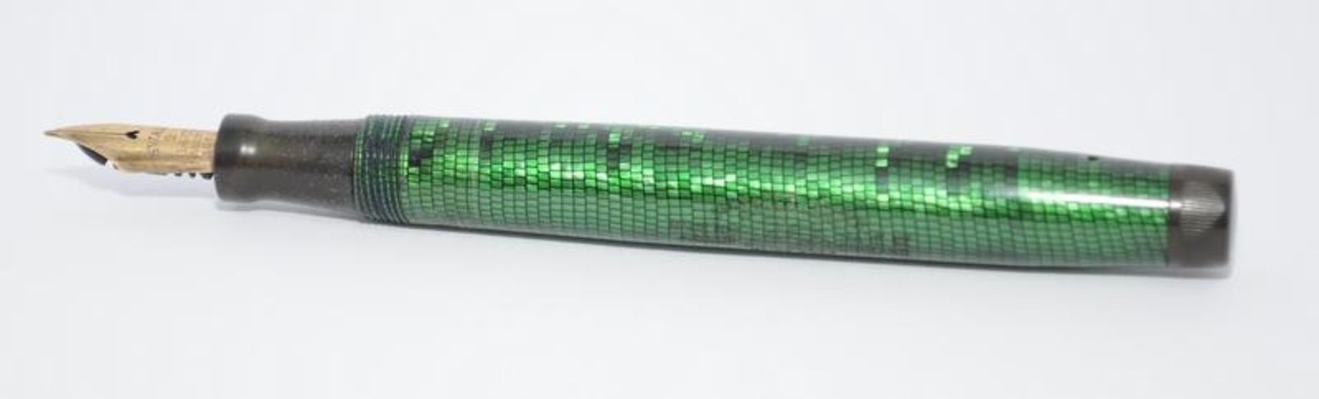 Swan L212/88 green lizard skin leverless fountain pen c/w Swan no.2 14ct nib. Ref.CBN379 - Image 3 of 5