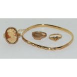 9ct gold bangle and gold rings 14g