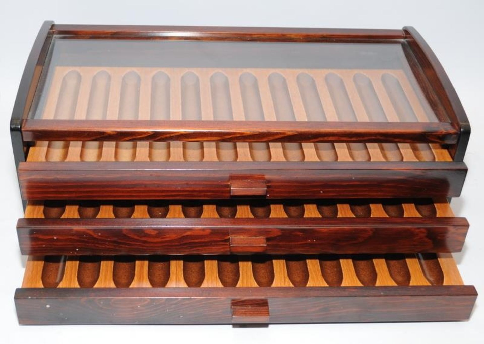 Quality pen storage/display case of wooden construction. Glass topped with three drawers capable - Image 2 of 4