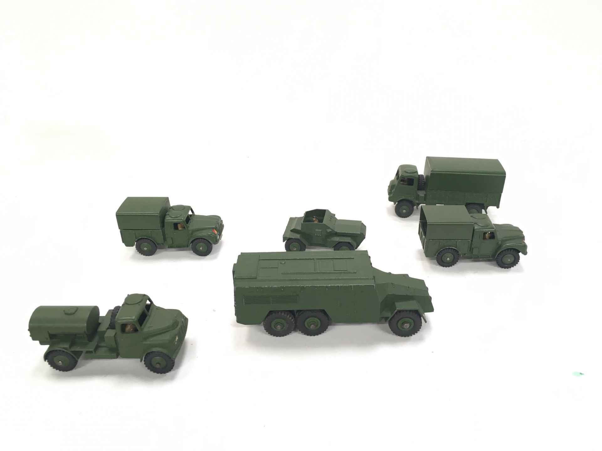 Dinky Military boxed group to include 677 Armoured Command Vehicle, 643 Army Water Tank, 2 x 641 - Image 2 of 4