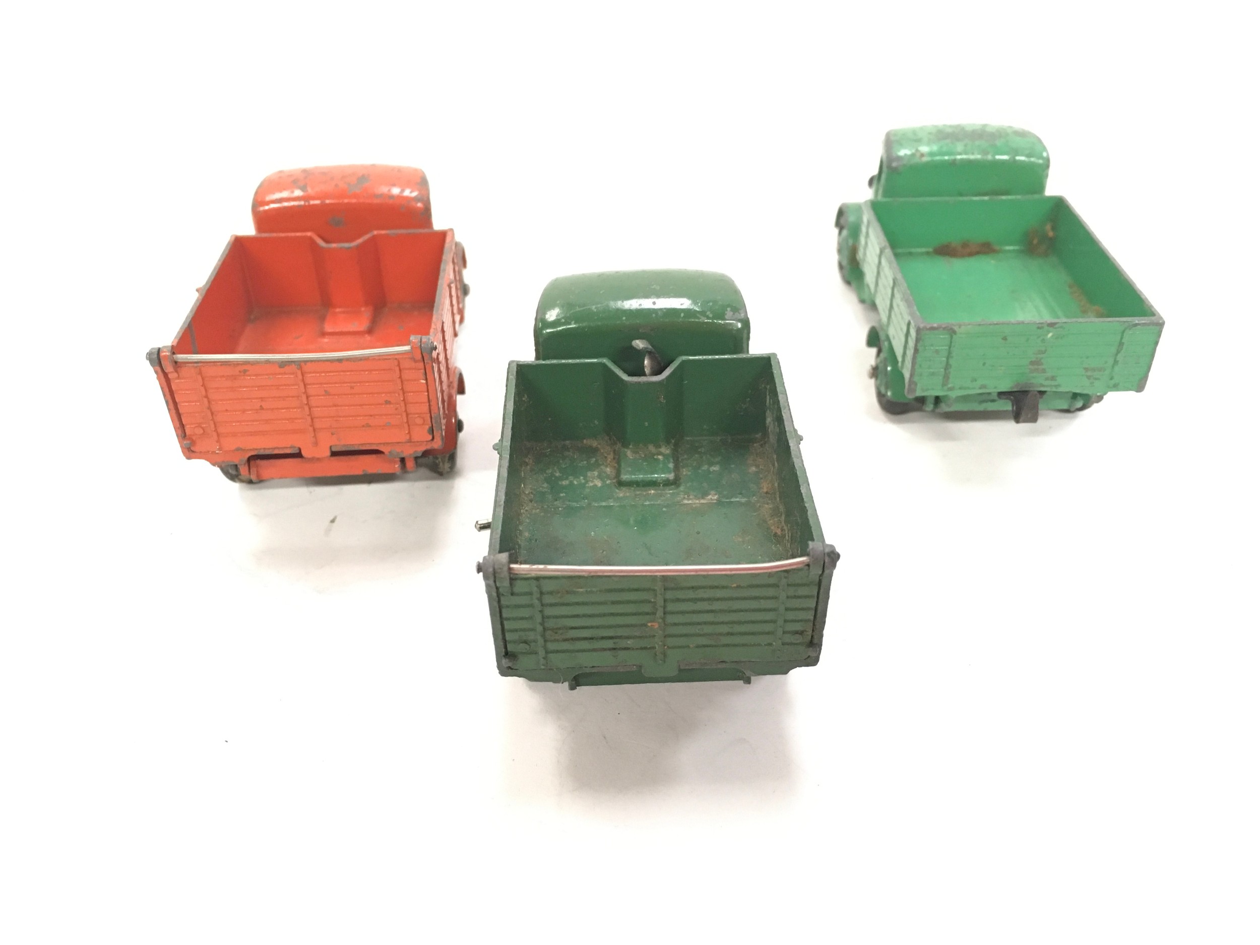 Dinky unboxed group to include 3 x 410 Bedford End Tippers - Burnt Orange/Yellow and Blue/Green, 411 - Image 3 of 6