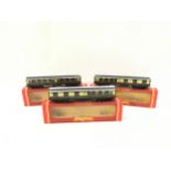 3 x Hornby GWR Clerestory coaches - R122 Composite and 2 x R123 Brake. Appear Excellent condition in