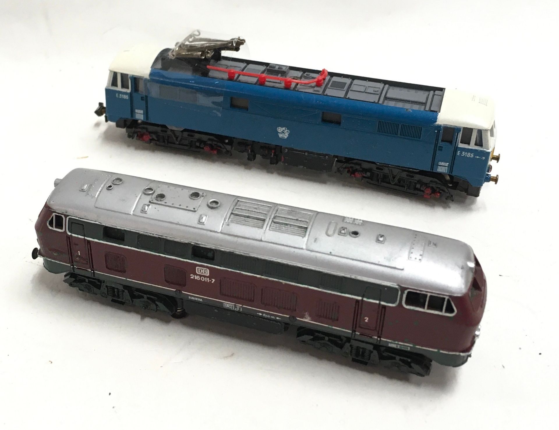 2 N gauge diesel/Electric locomotives - Rivarossi 215 and Lima 3185. Both appear in Good condition. - Image 2 of 2