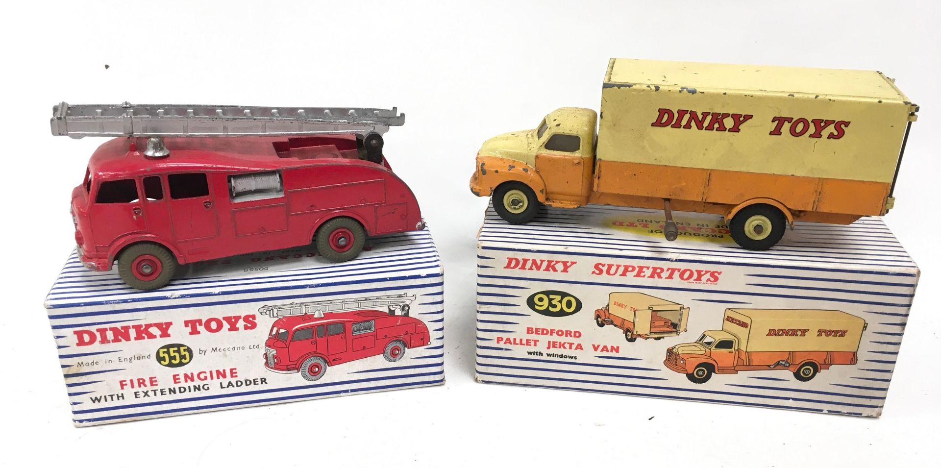 Dinky group to include 555 Fire Engine, 930 Bedford Pallet Jekta Van, 511 Guy 4 ton Lorry - all with - Image 2 of 5