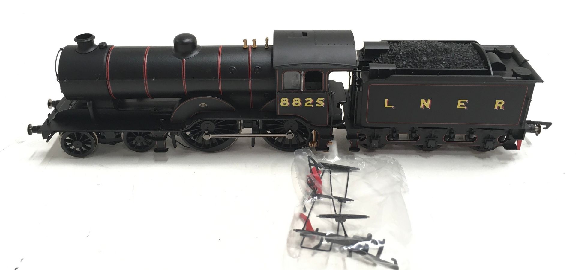 Hornby OO gauge R3223 LNER 4-4-0 Class D16/3 8825 locomotive. Appears Near Mint, boxed. - Image 3 of 3