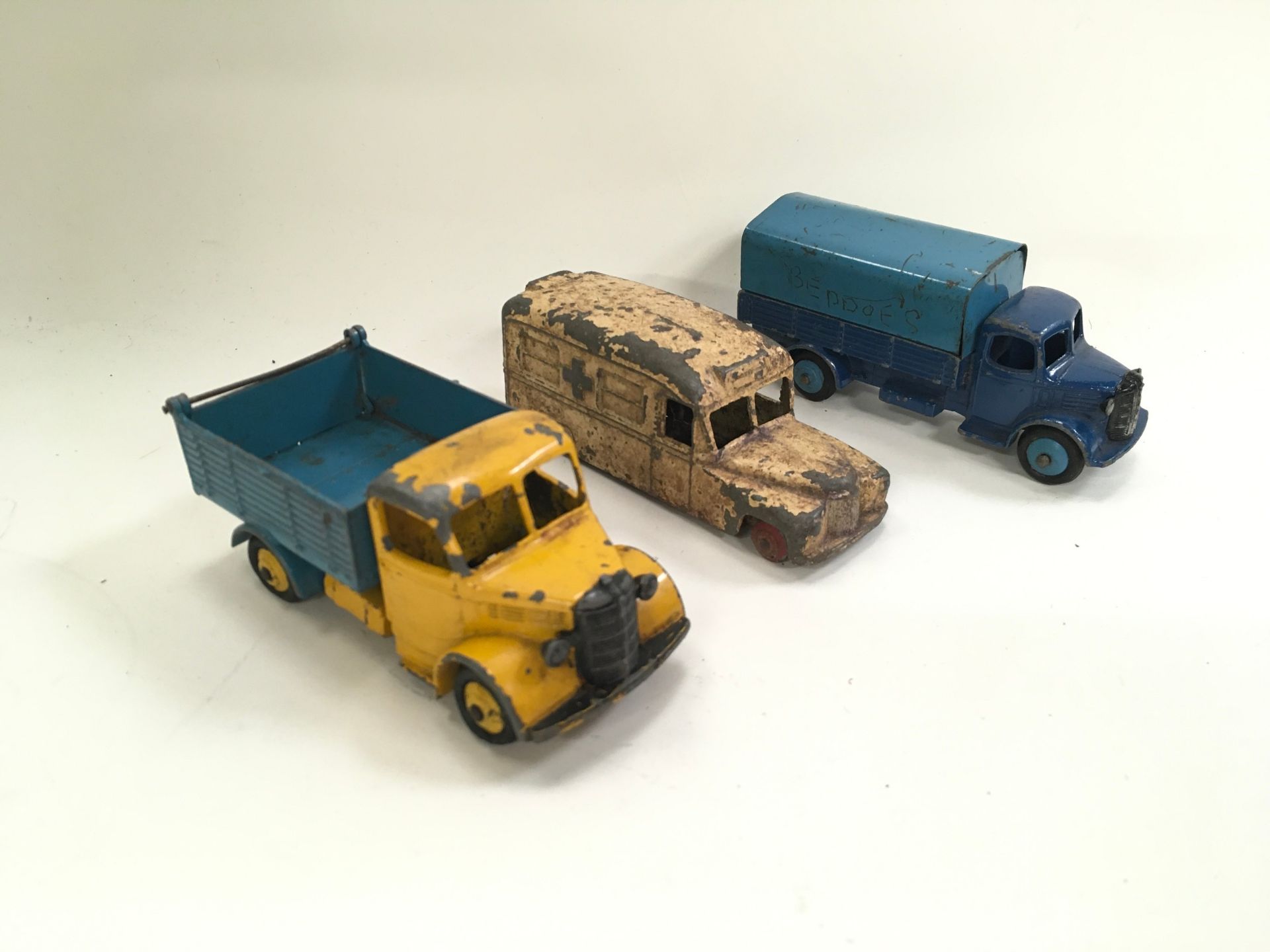 Dinky unboxed group to include 3 x 410 Bedford End Tippers - Burnt Orange/Yellow and Blue/Green, 411 - Image 6 of 6