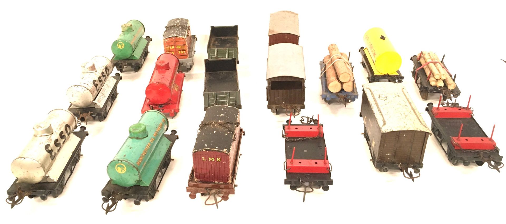 Hornby O gauge unboxed rolling stock to include 6 x Oil Tankers, 2 x Flat Wagon with Containers, 4 x - Image 2 of 3