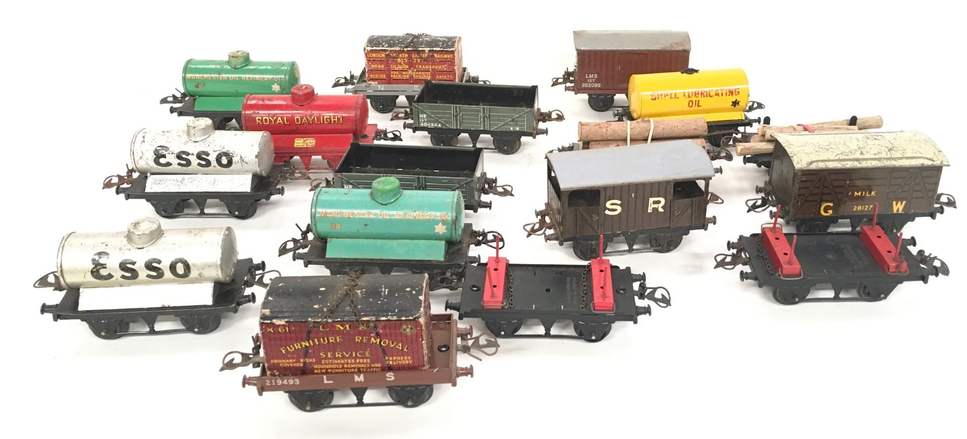 Hornby O gauge unboxed rolling stock to include 6 x Oil Tankers, 2 x Flat Wagon with Containers, 4 x - Image 3 of 3
