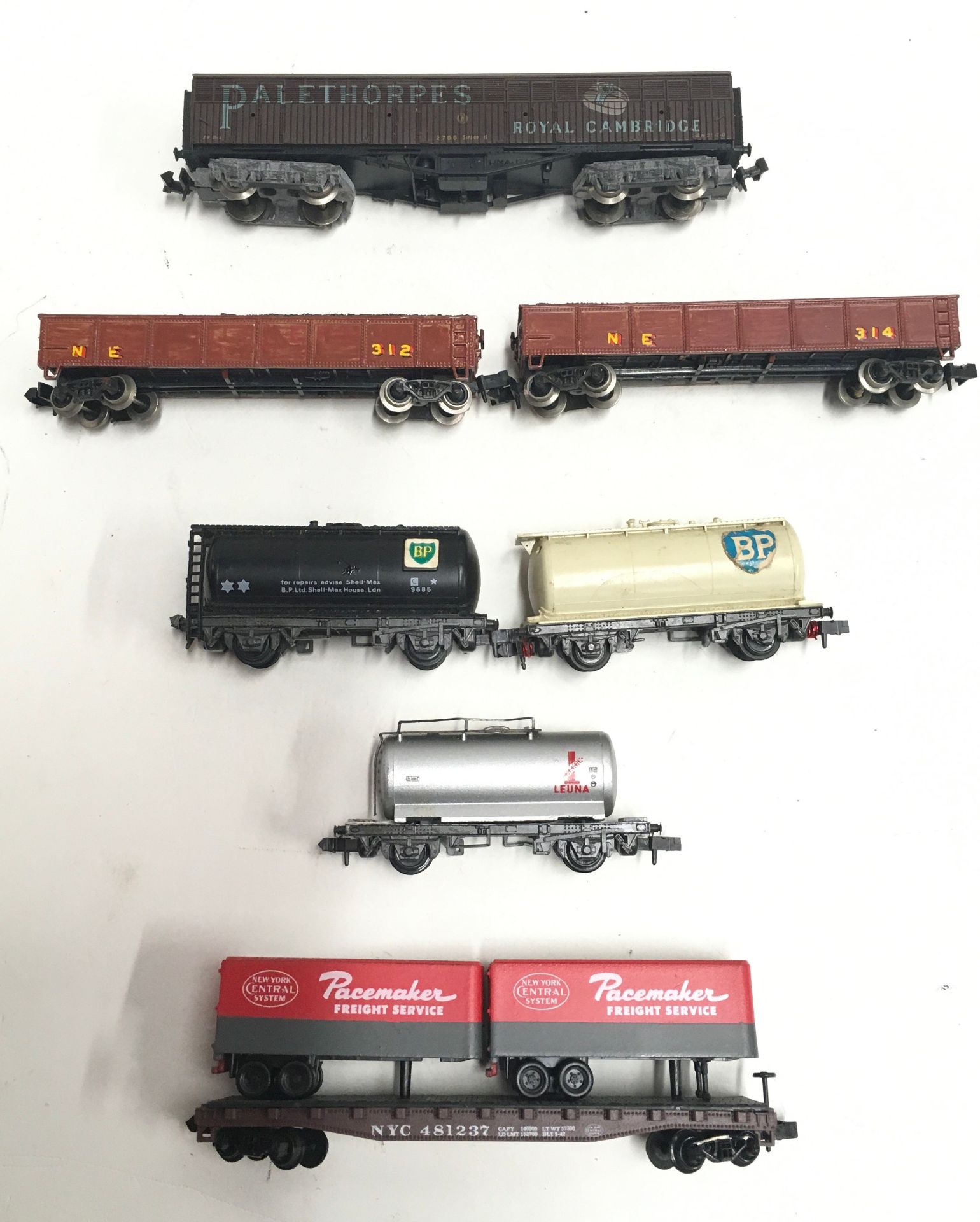 7 x Peco/Atlas/Lima N gauge freight wagons to include container wagon, Palethorpes, 2 x Open Ore