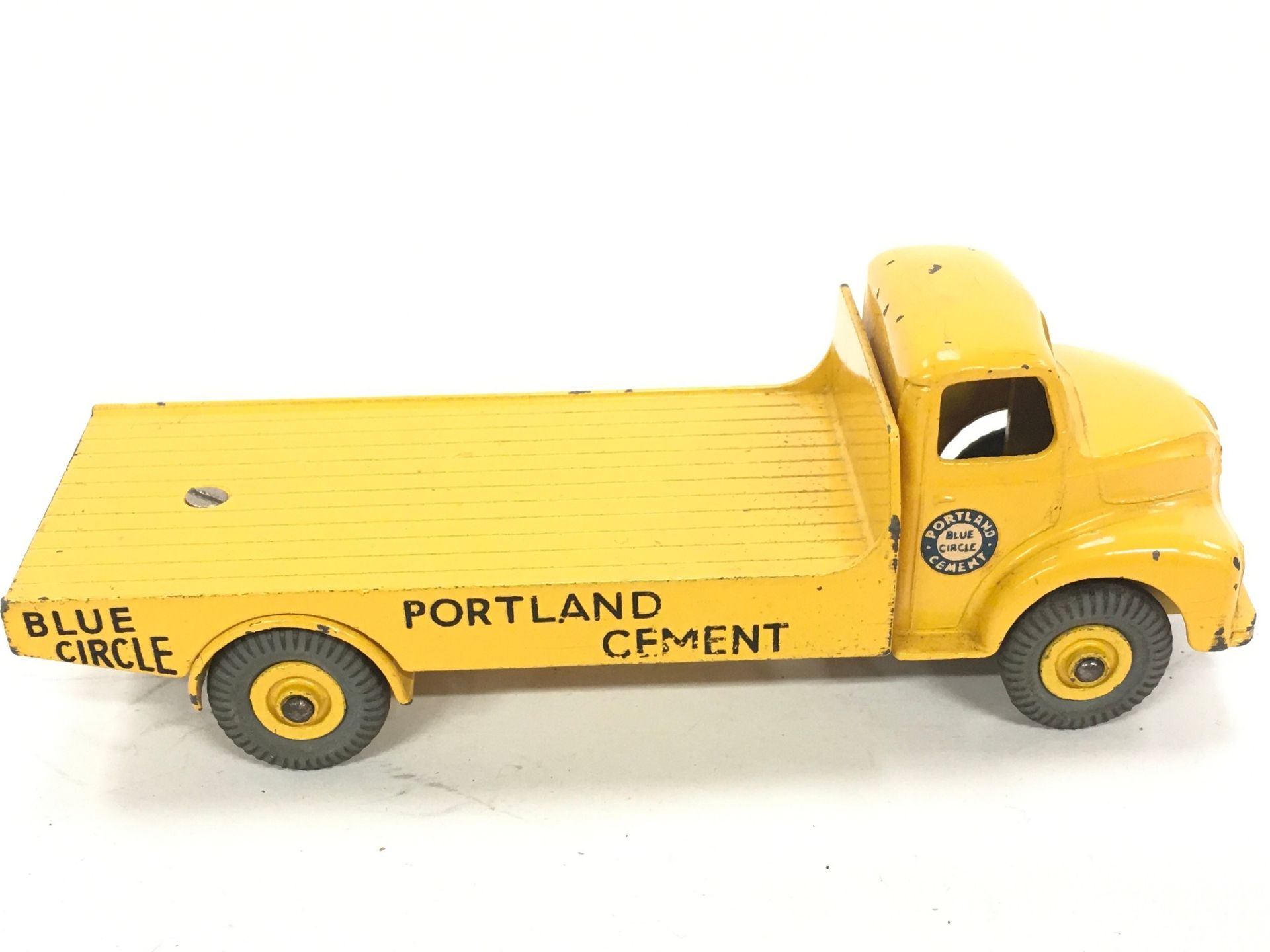 Dinky 933 (533) Leyland Cement Wagon "Ferrocrete" - yellow including Supertoy hubs with grey treaded - Image 3 of 4