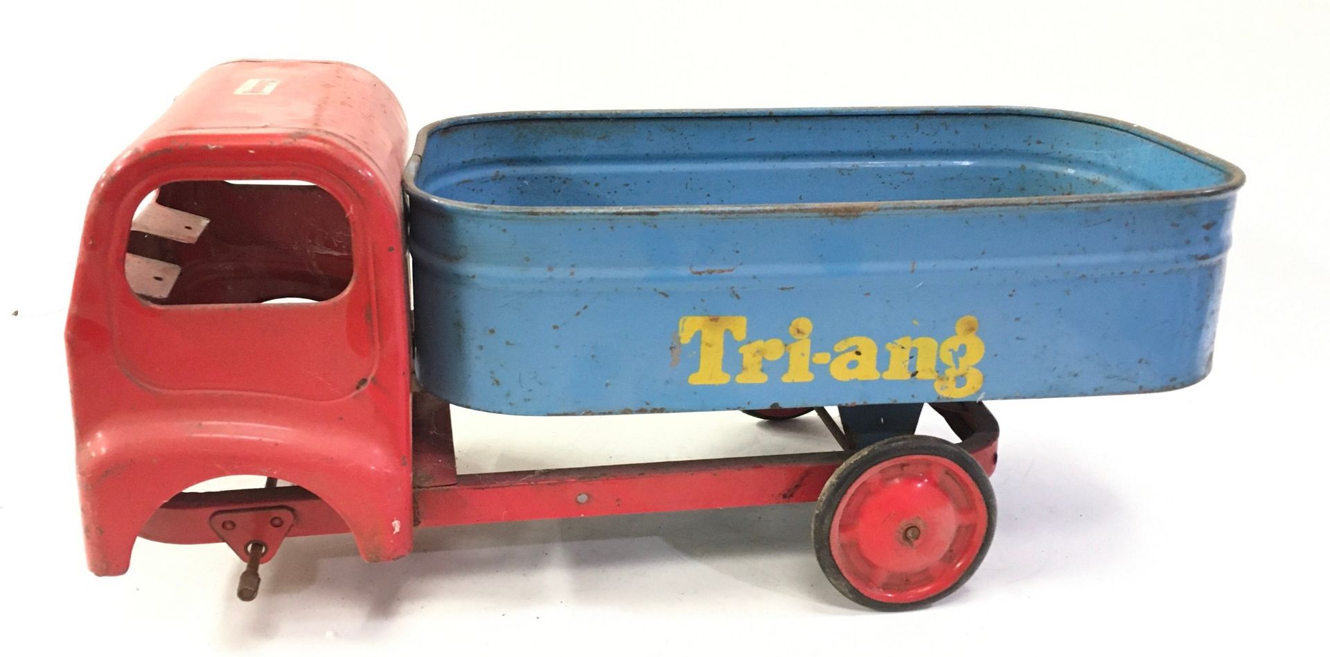 Large Triang pressed steel tipper lorry, red cab and chassis with blue tipping body, includes - Image 3 of 3