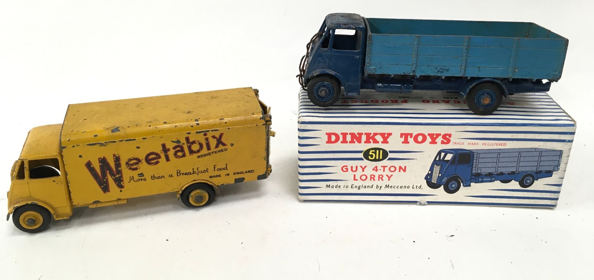 Dinky group to include 555 Fire Engine, 930 Bedford Pallet Jekta Van, 511 Guy 4 ton Lorry - all with - Image 4 of 5