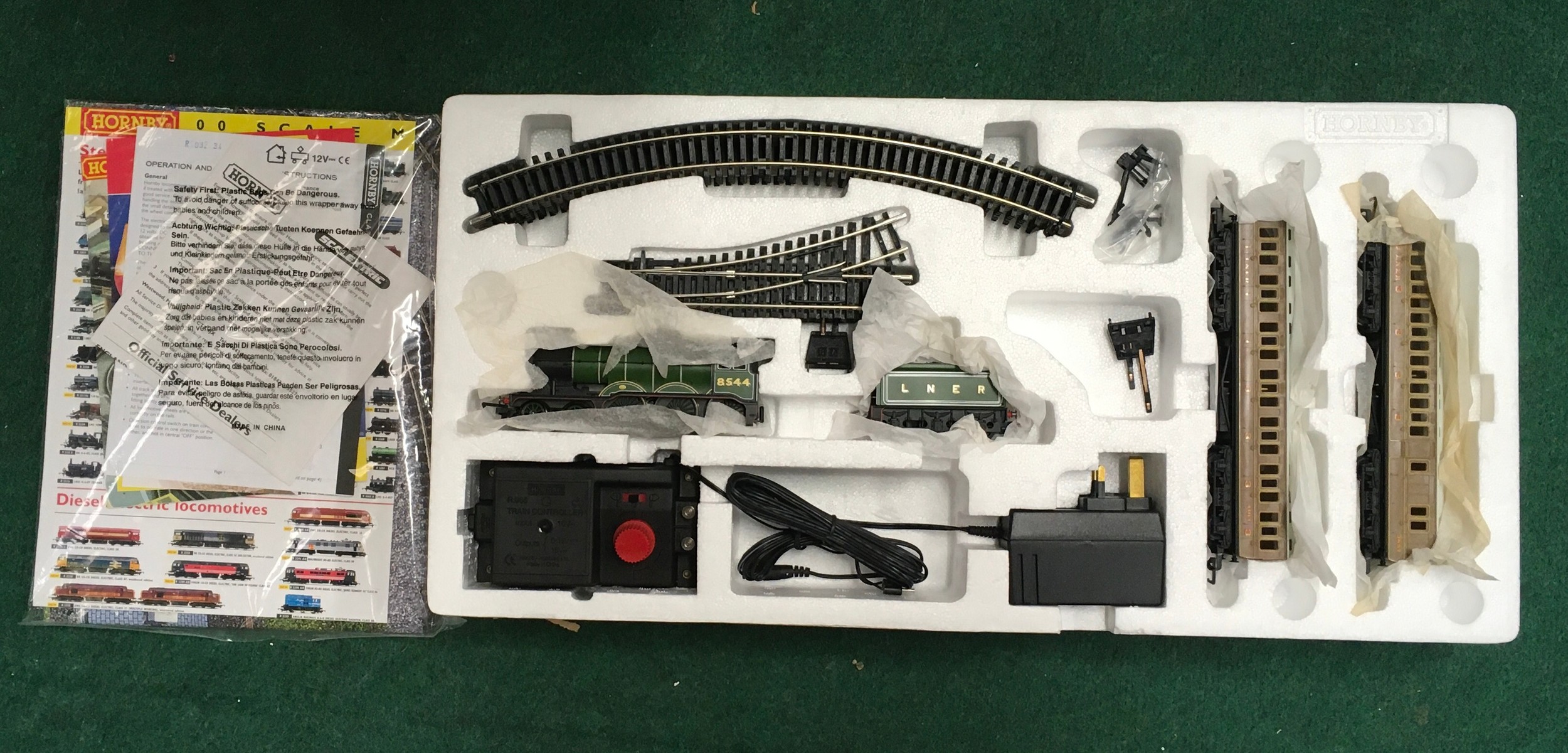 Hornby (China) R1032 "Mainline Steam" Train Set containing 4-6-0 LNER green B12 Class No.8544, 2 x - Image 2 of 2