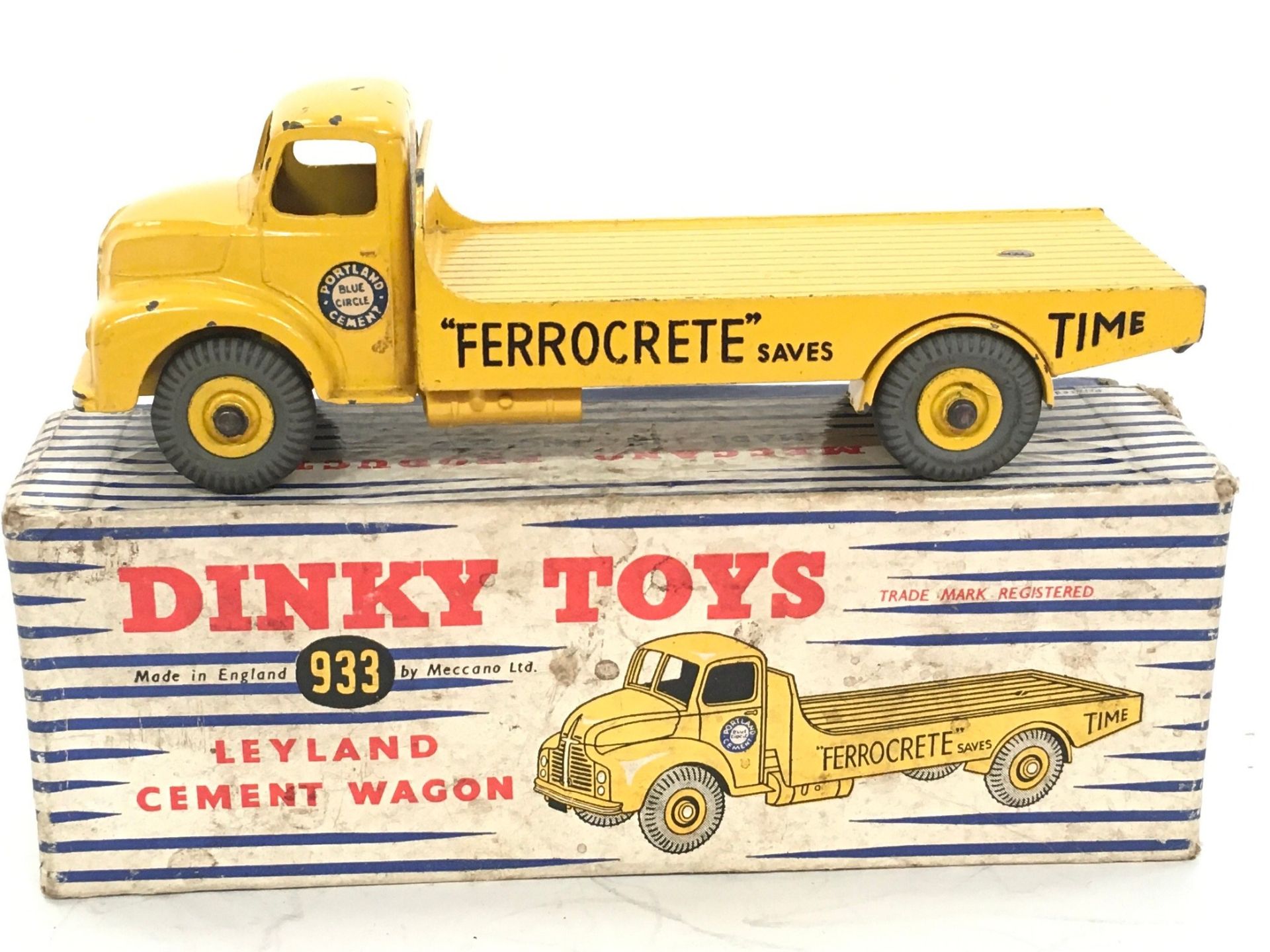 Dinky 933 (533) Leyland Cement Wagon "Ferrocrete" - yellow including Supertoy hubs with grey treaded